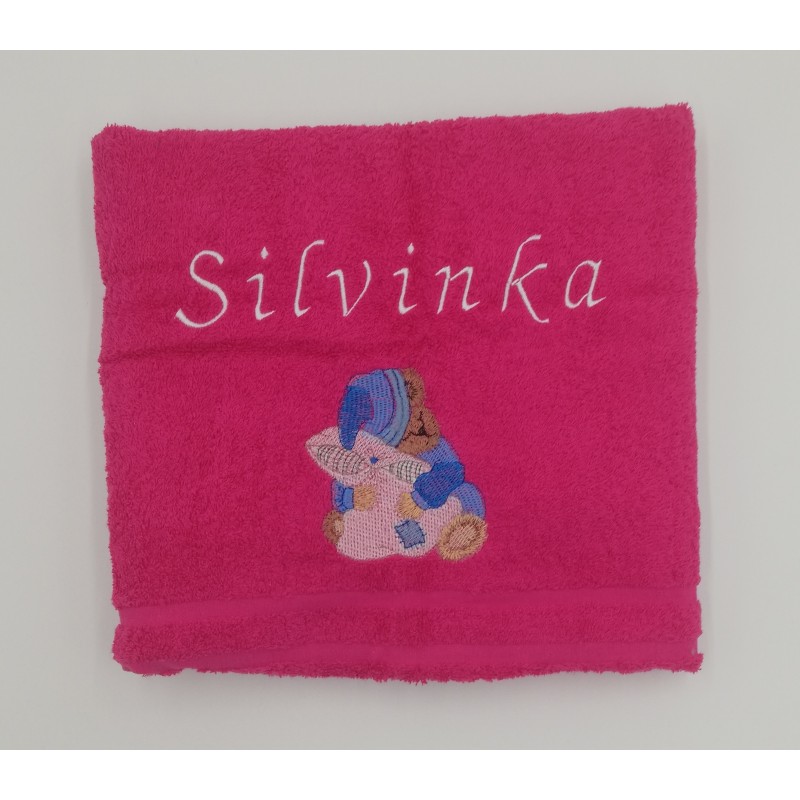 Osuška s motívom macka a s menom