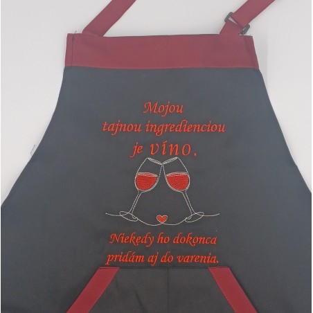 Vyšívaná zástera s pohármi vína